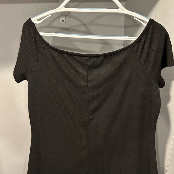 Feathers Ribbed Capped Sleeve Black Dress - Picture 5 of 7